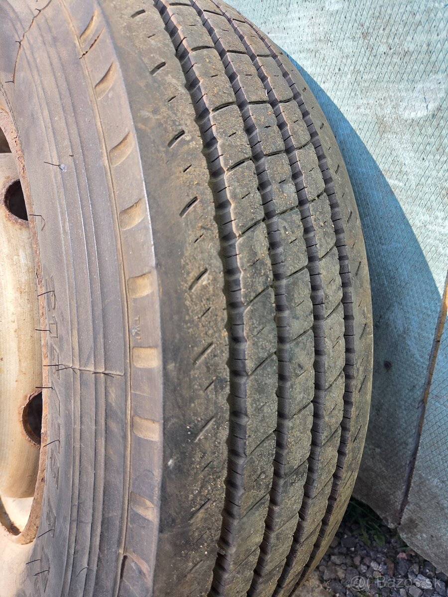 Pneumatiky 215/75R17,5