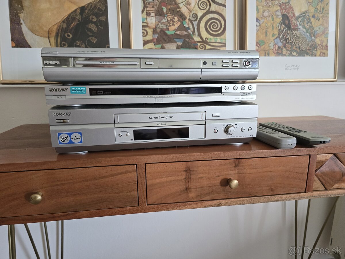 Sony videokazetový +CD/DVD 2ks