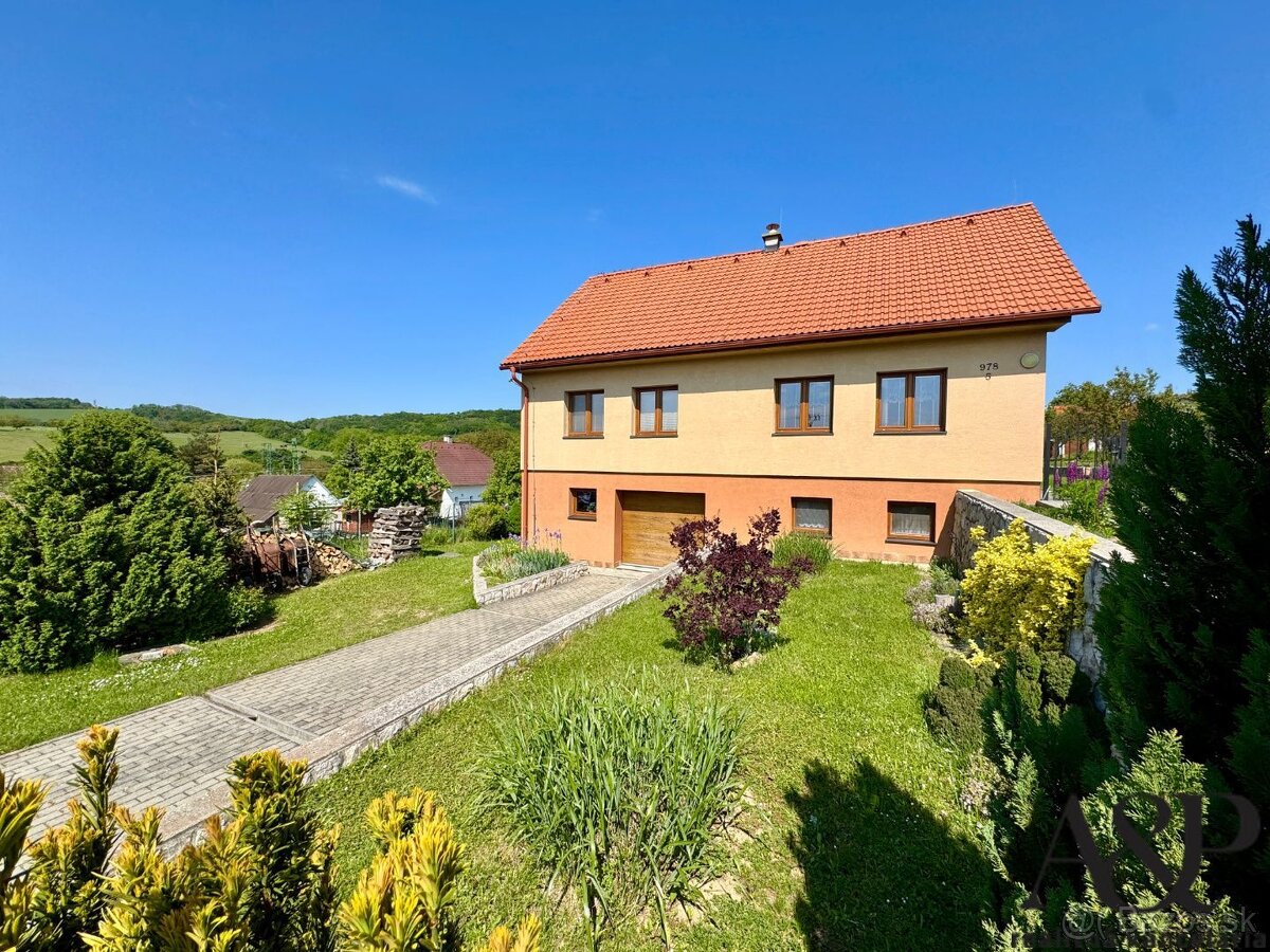 4 IZBOVÝ RD S GARÁŽOU, POZEMOK 960M2, BREZOVÁ POD BRADLOM