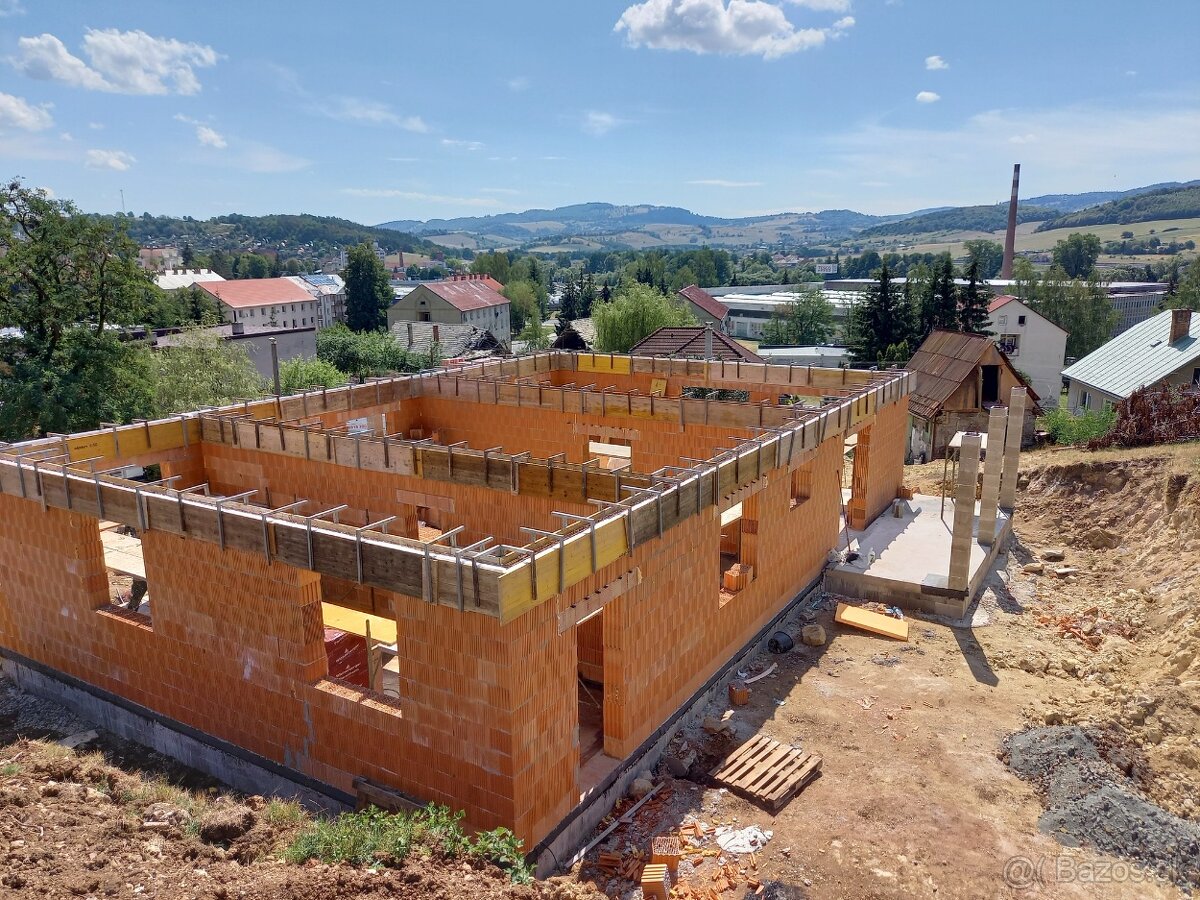 Pomocník na stavbe