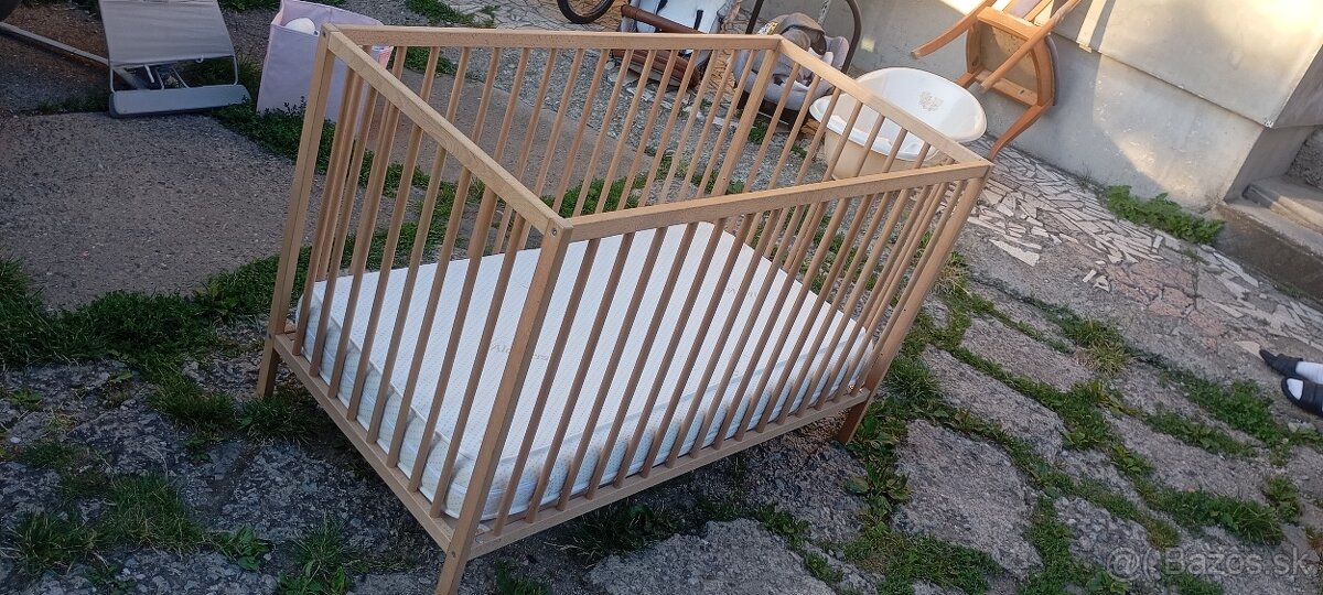 Postieľka drevená s madracom