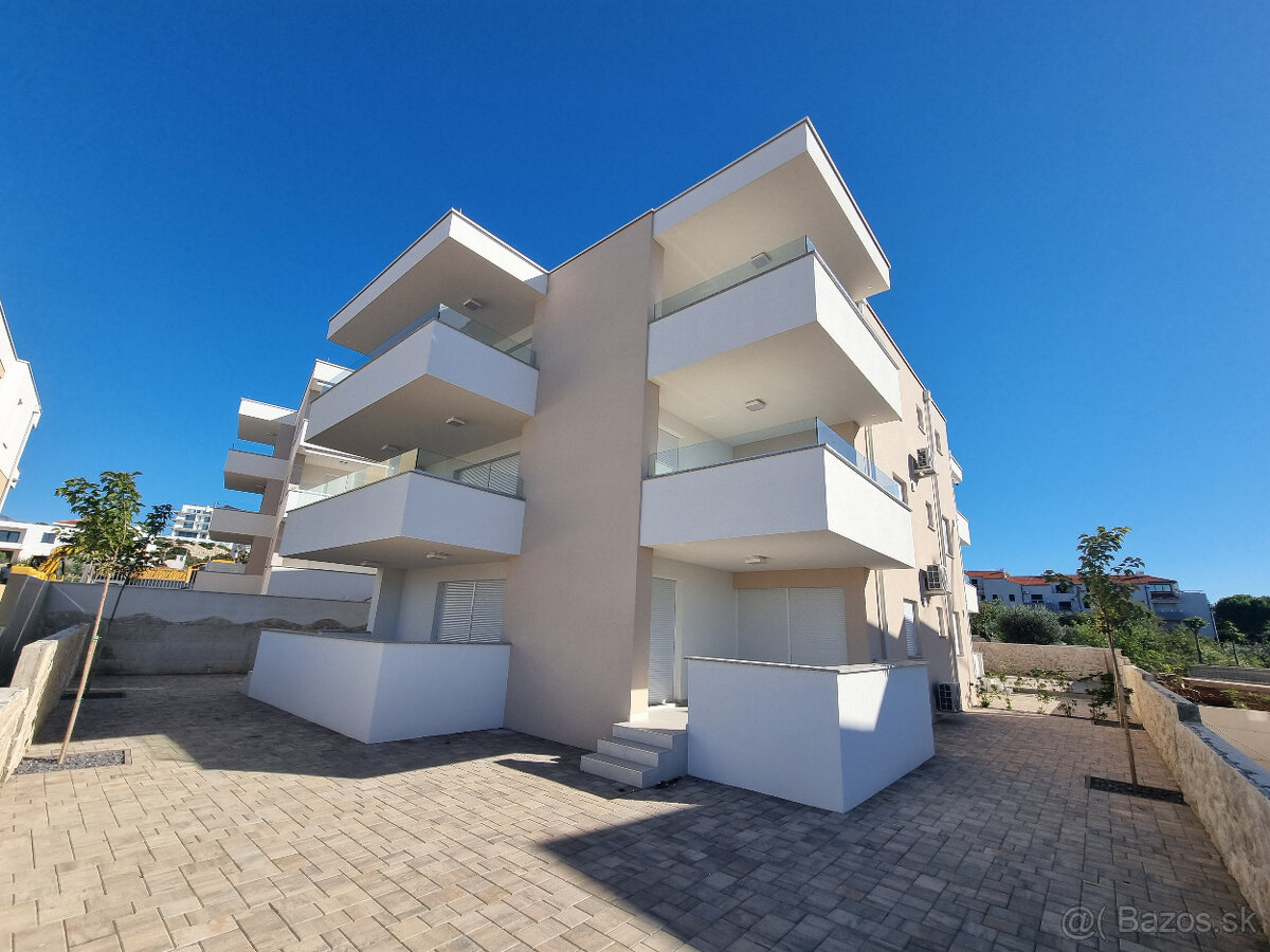 Nový slnečný apartmán v Novalji - PAG