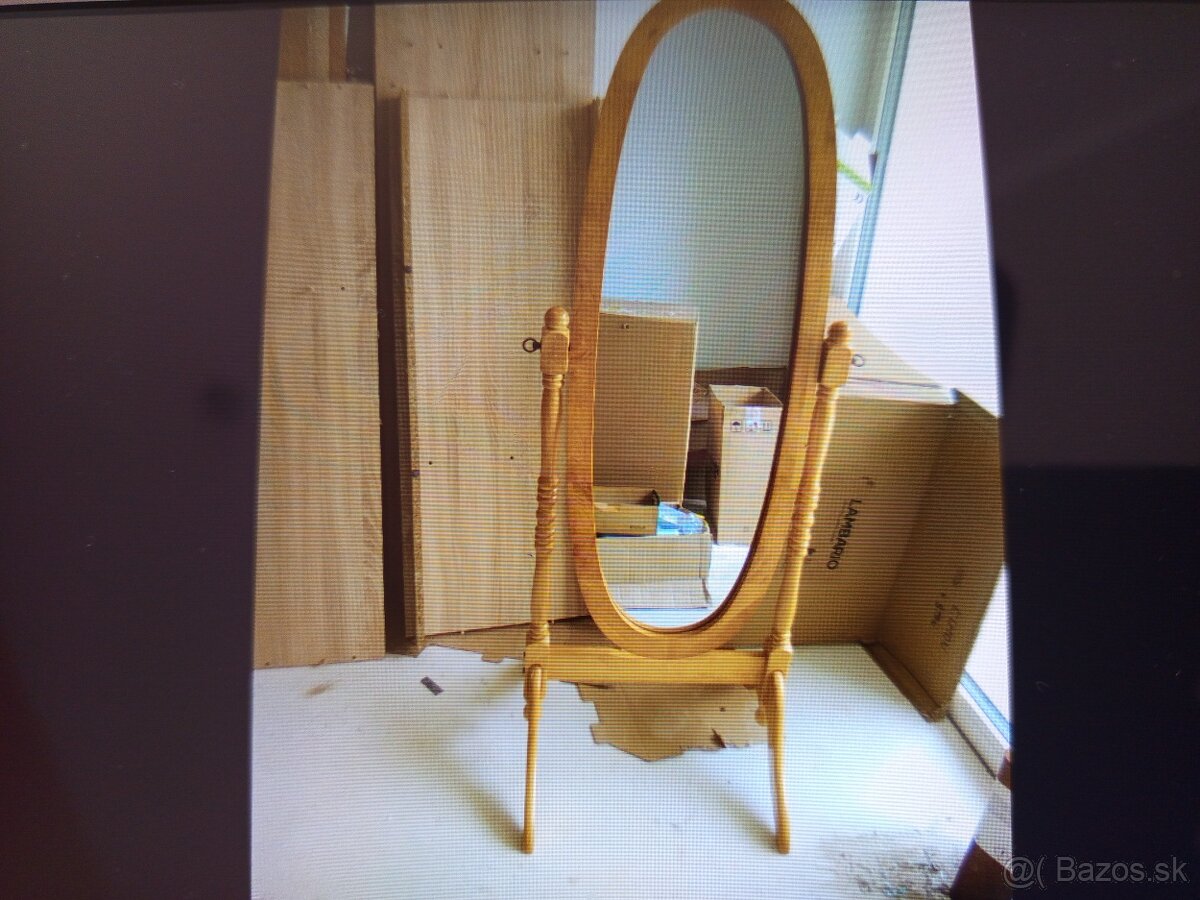 Pred stojanové zrkadlo