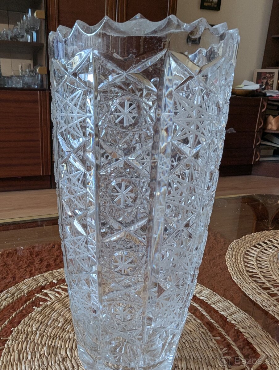 Kristalova vaza brusena