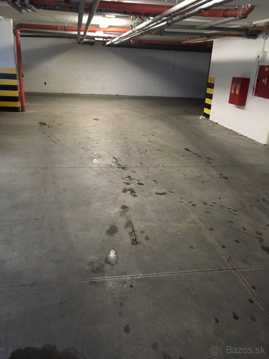 Prenajmem garazove statie pod bytovym domom Klenova 7