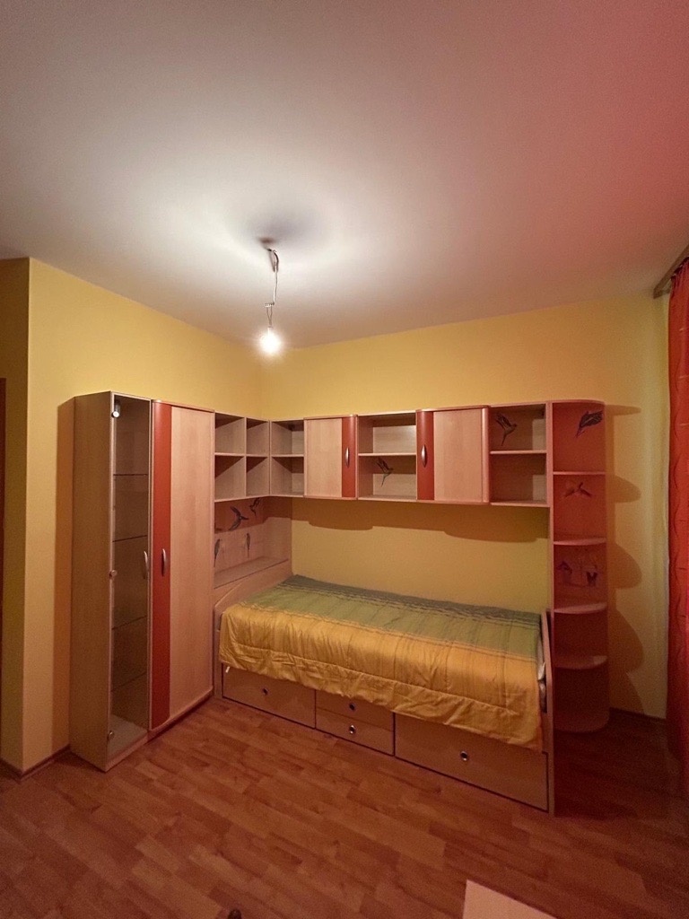 Detská izba, posteľ, skrinky a skriňa