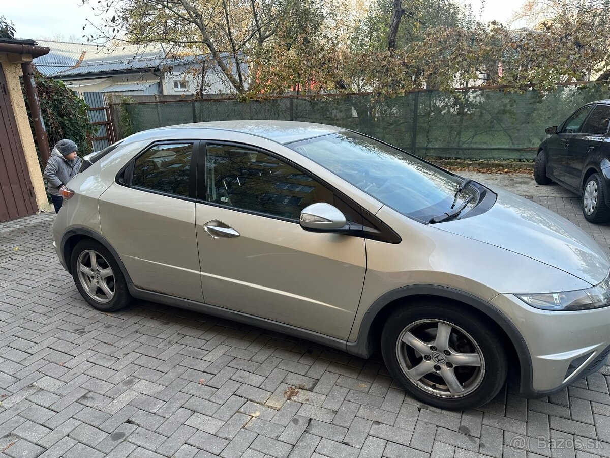 Predám Hondu Civic 2.2.cdti.