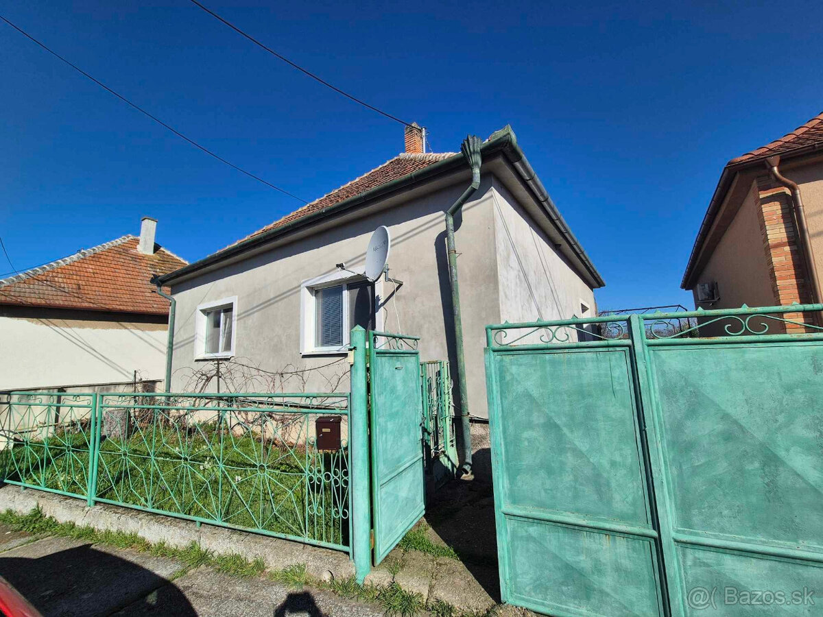 Na predaj 3 izbový rodinný dom v tichej uličke v obci Bešeňo