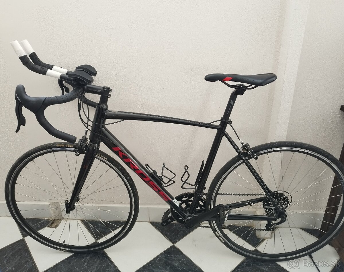 Cestný bicykel KROSS VENTO 2.0