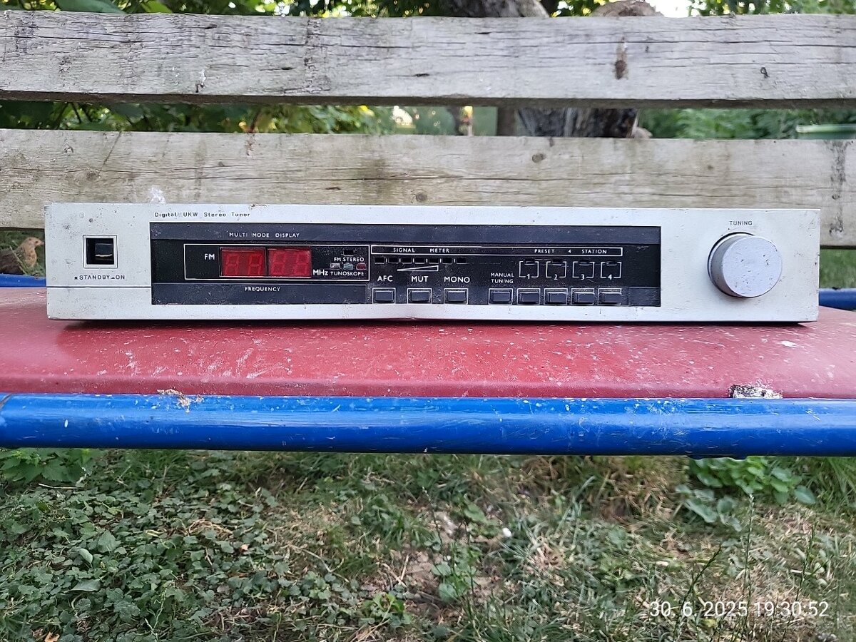 Radio zo zosilovacom tesla