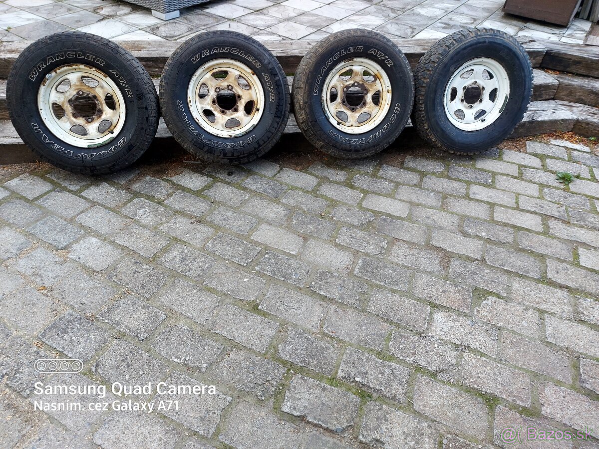 Mitsubishi pajero 1 disky offrad jeep traktor rezerva