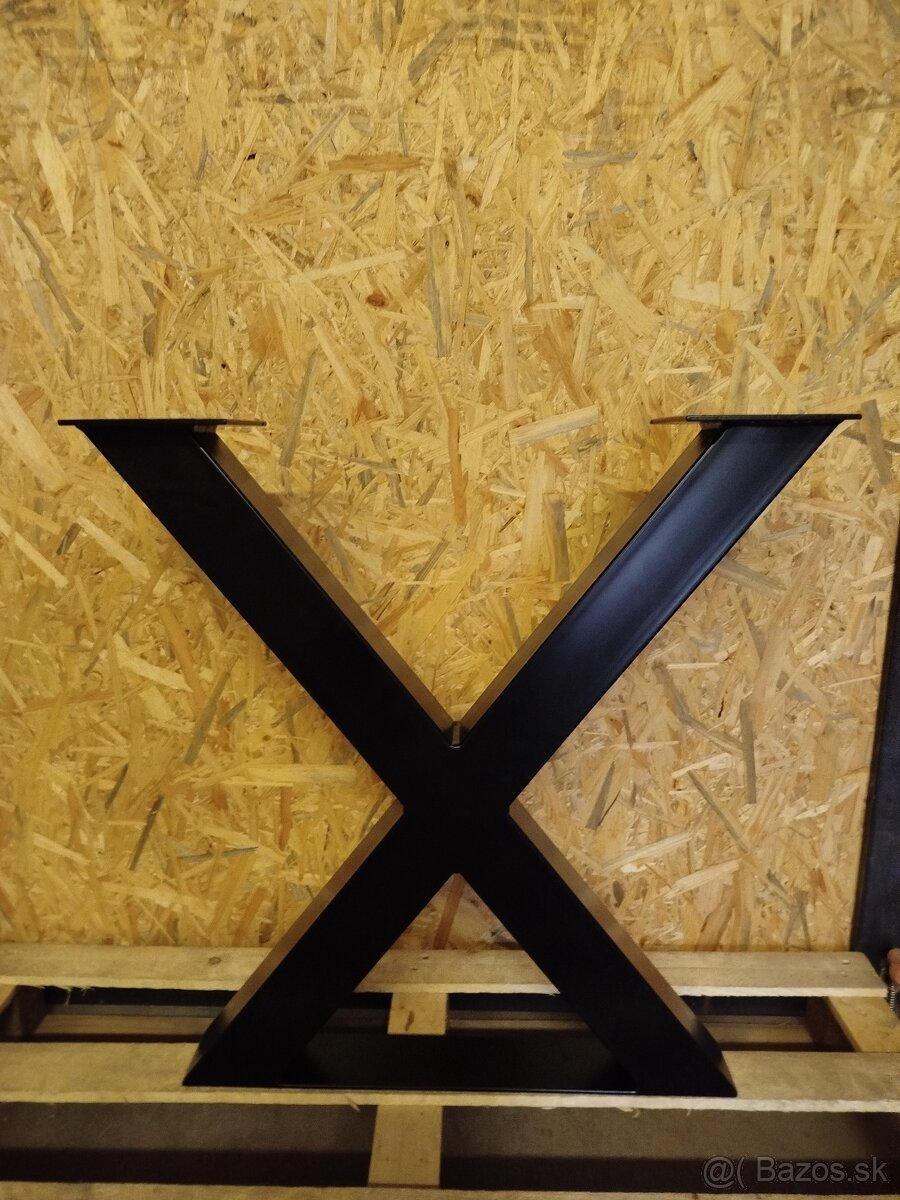 Podnoze pre jedálenské stoly