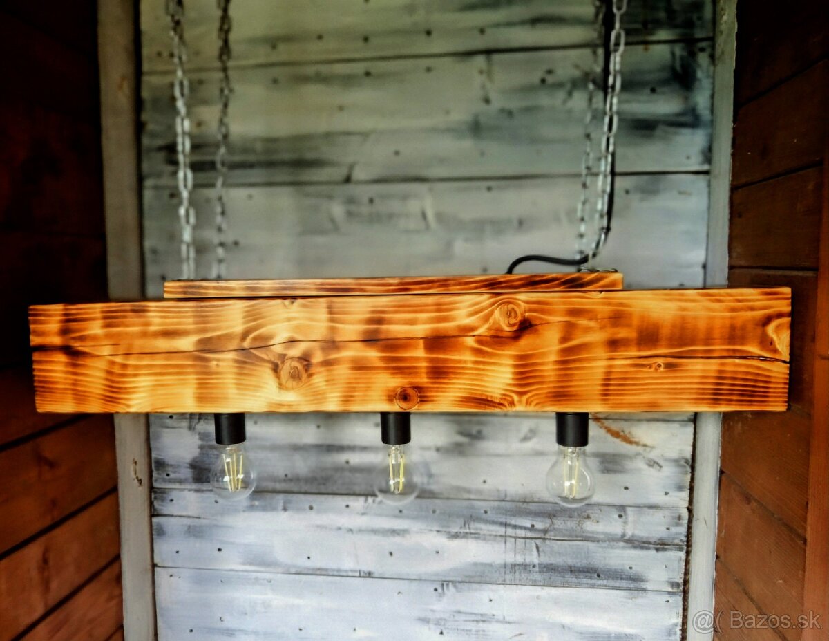 Drevená závesná lampa