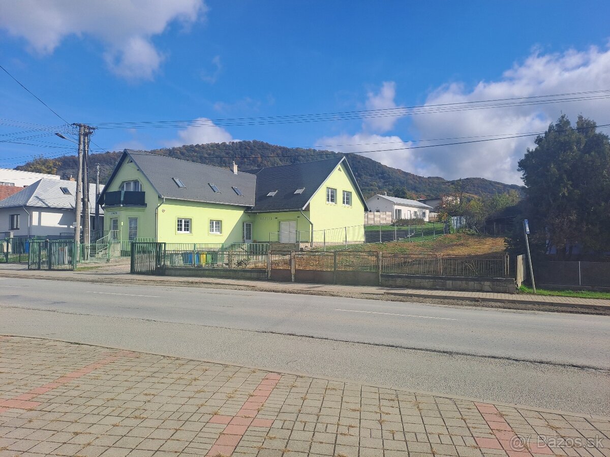 Na predaj zaujímavá budova a veľký pozemok v obci Fintice.