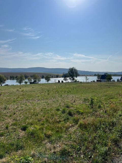 Prenájom nádherný pozemok pri priehrade, Kozárovce