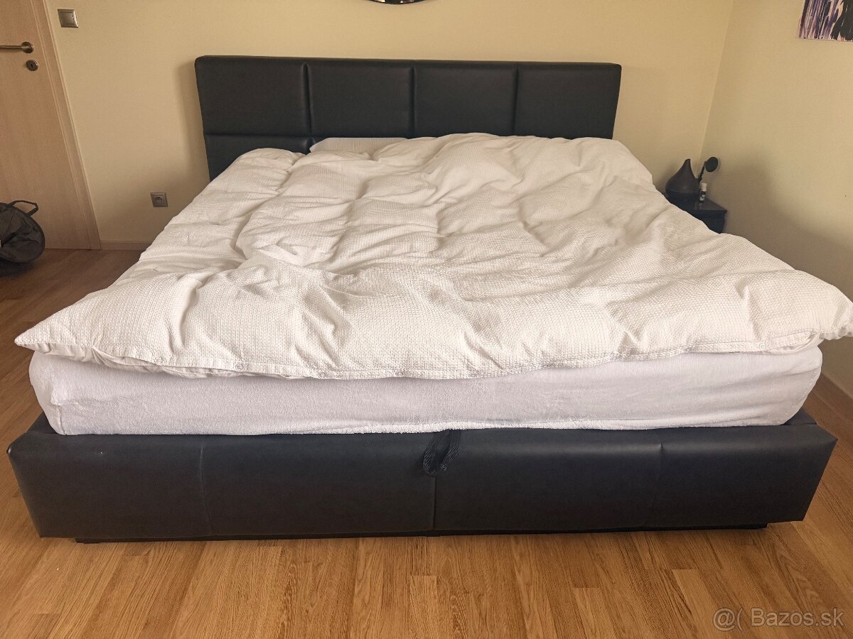 Čierna manželská postel 180x200 čalúnená