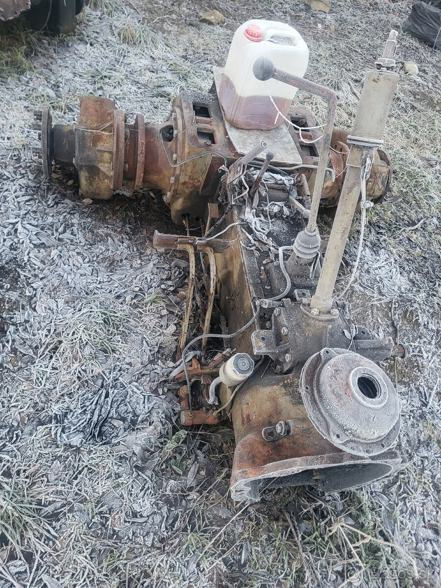 v ponuke zadná časť zetor 6711 6911