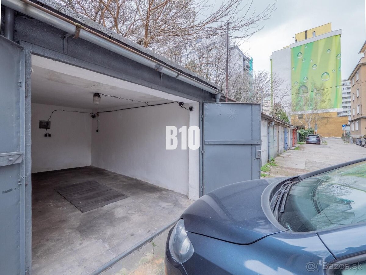 Garáž v Ružinove s montážnou jamou - MILETIČOVA ul.