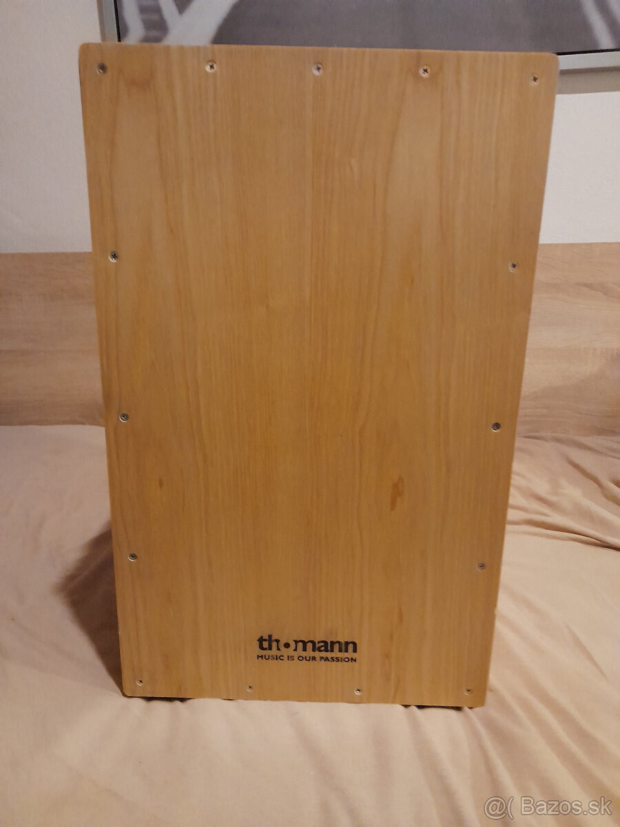 CAJON zo strunníkom