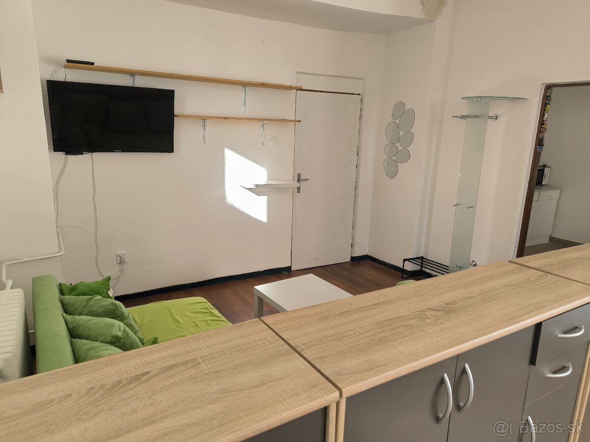 Prenajmem 1 izbový apartmán