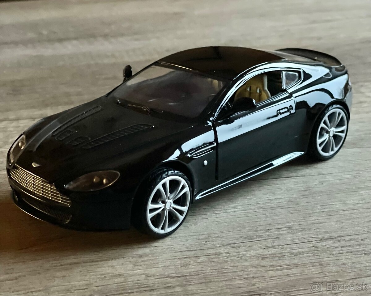 Aston martin V12 vantage 1:24