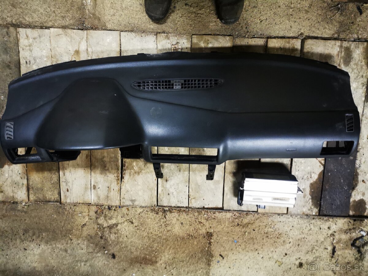 Palubna doska plus airbag Škoda octavia 1