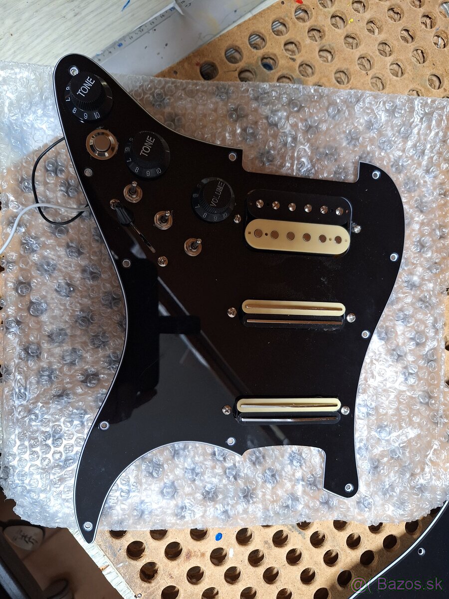 Pickguard - stratocaster