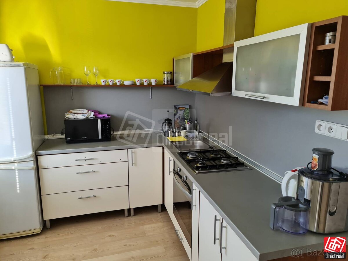 Na predaj veľký 2 izbový byt s výmerou 62 m2 v úplno…