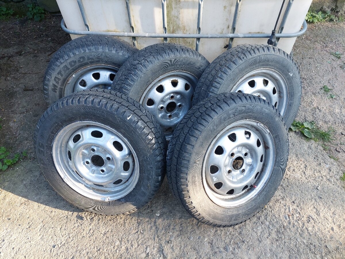 Predám zimné kolesá na diskoch na Škoda Felícia