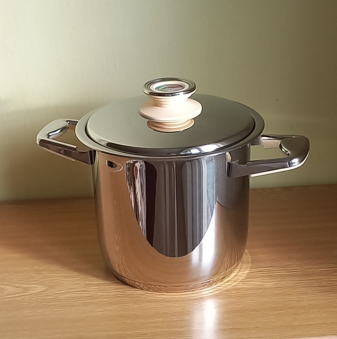 Predám Zepter hrniec 5,8l, priemer 20 cm.