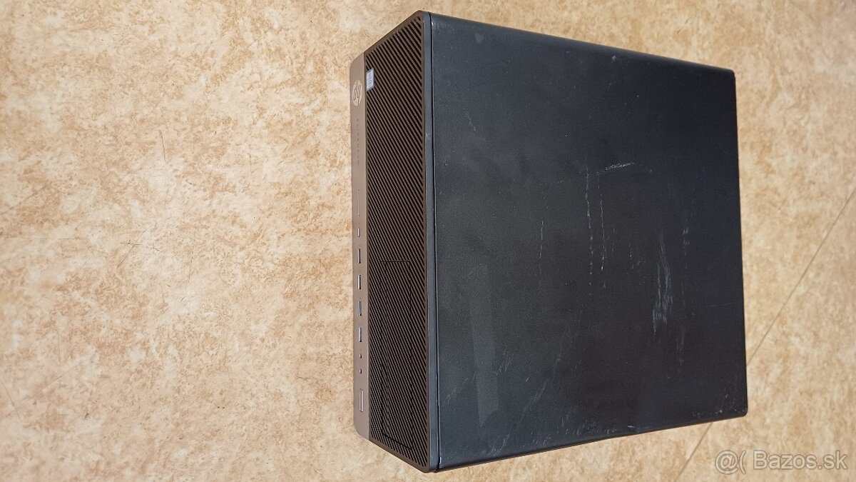 HP elitedesk 800 g3, 8GB ram, mierne ohnuté Šasy