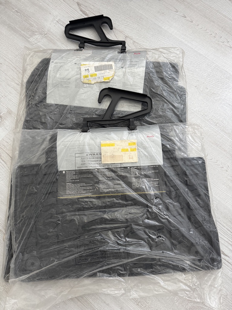 AUDI Q7 (4L) rohoze / koberce orig. nove