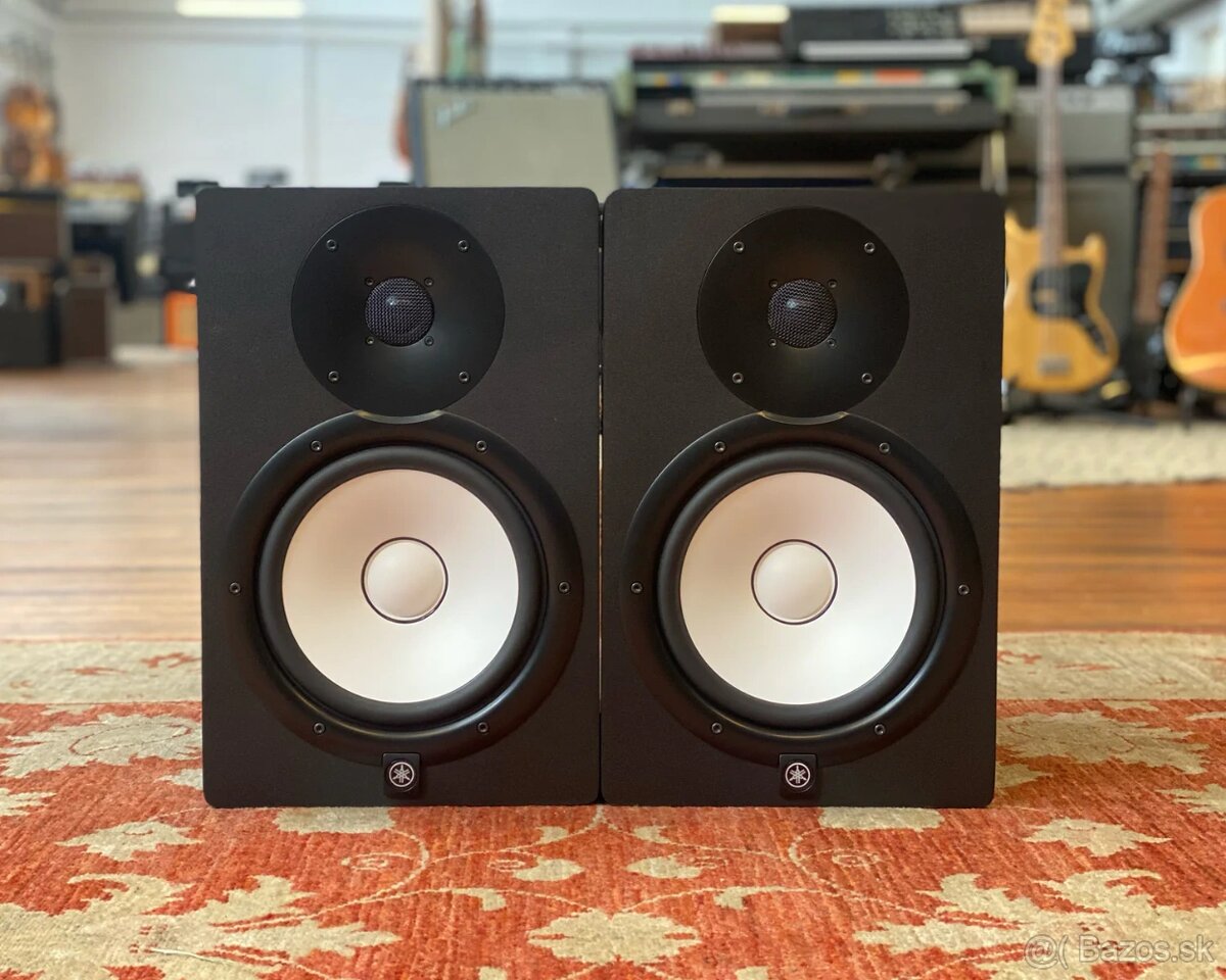 YAMAHA HS8