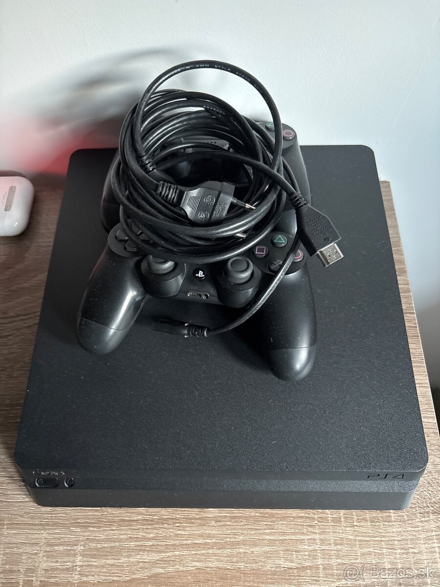 Predám PS4 plne funkčný