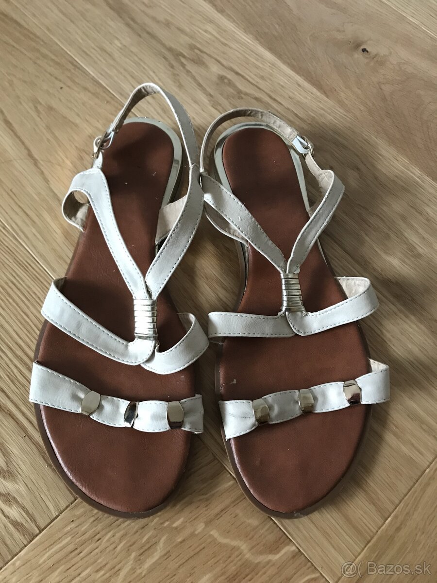 Darujem sandale cca 40/41