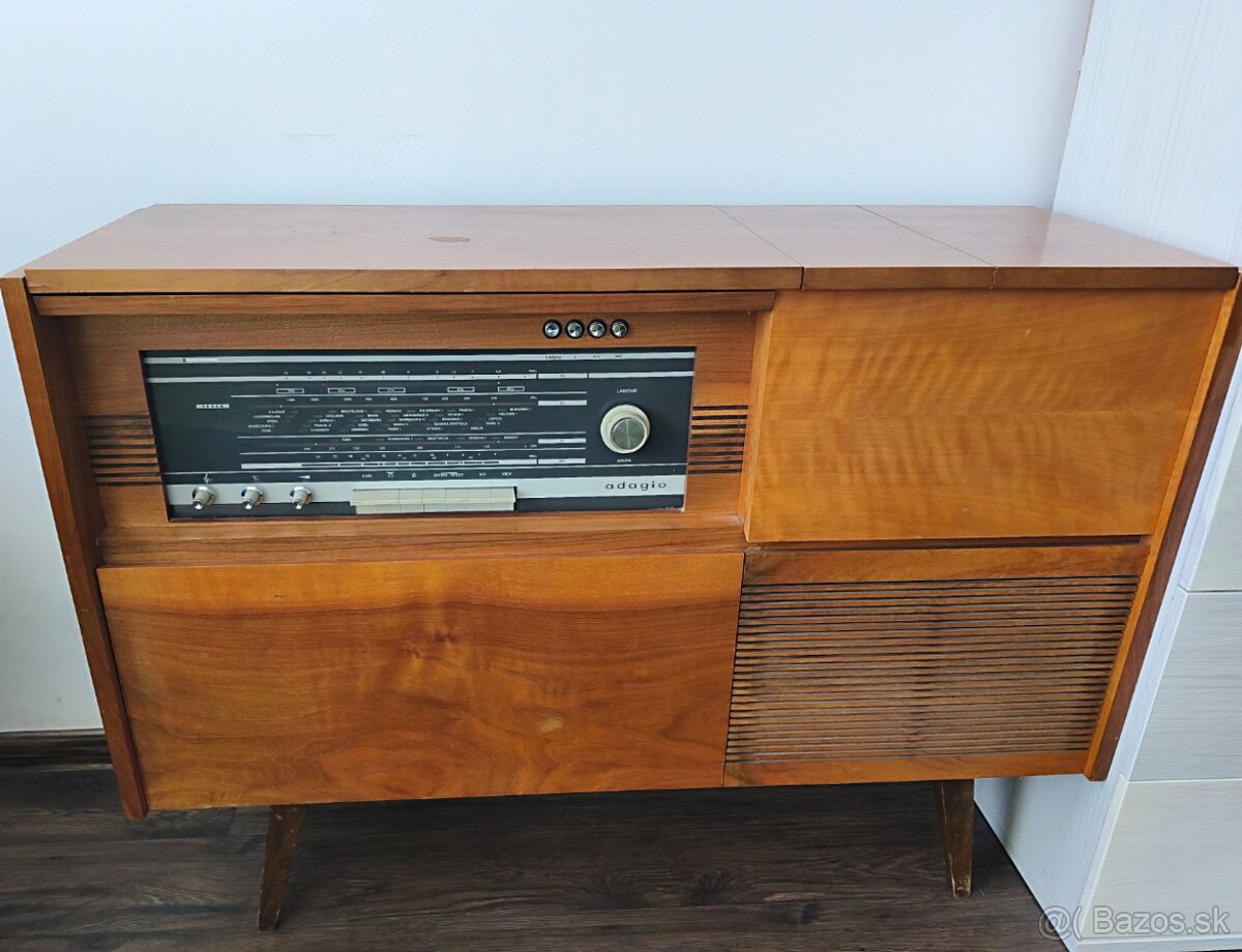 Retro hracia skrina