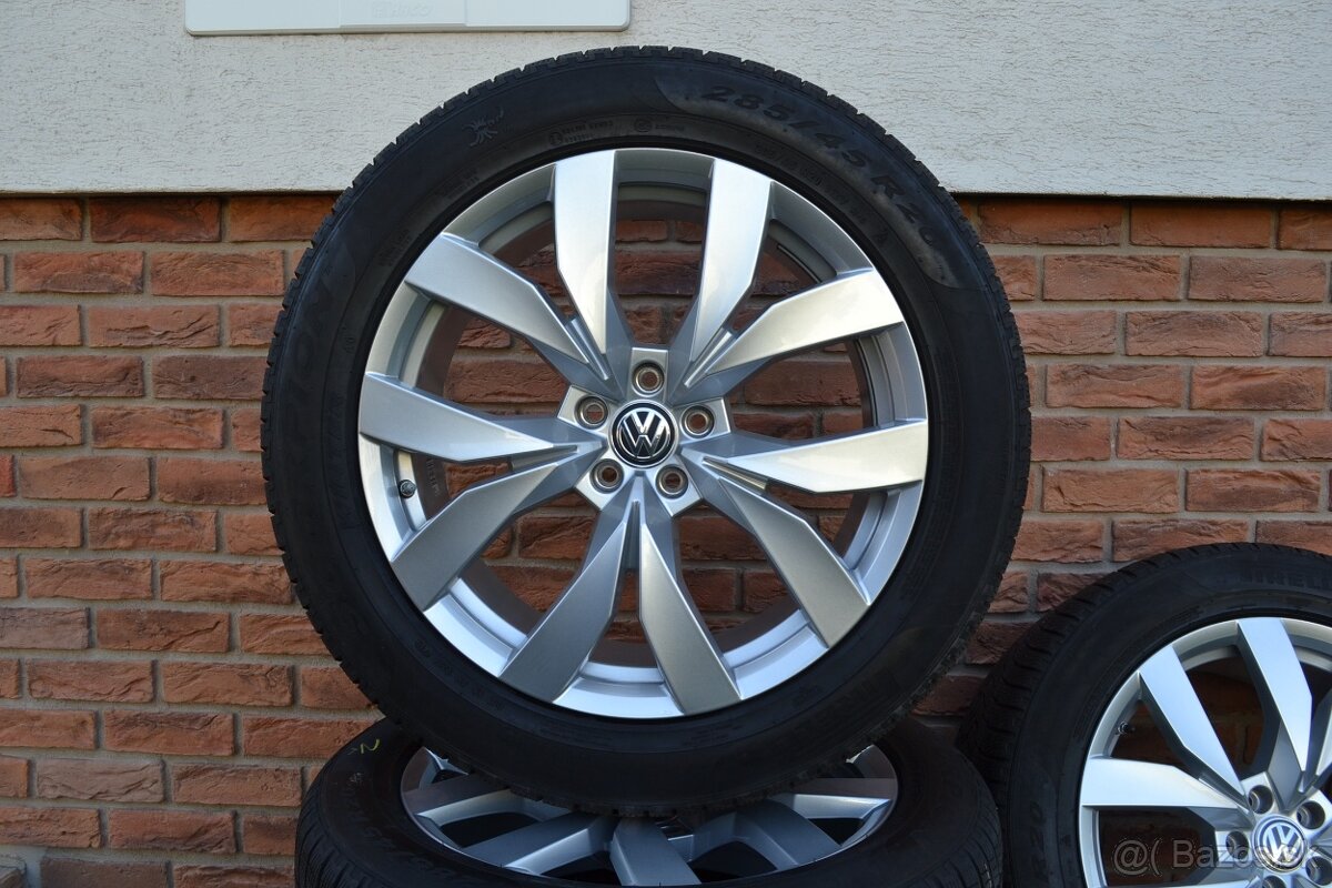 5x112 R20 Zimna sada Org. VW Touareg + 285/45 R20 Pirelli