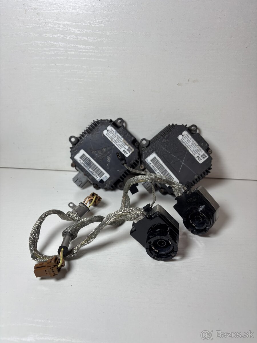 Riadiaca jednotka a štartér xenónov Nissan Pathfinder