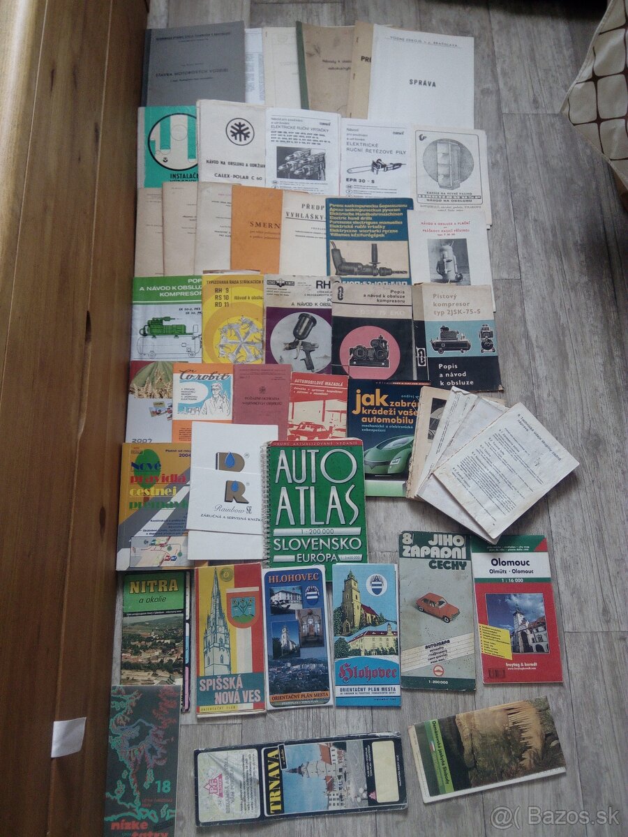 Návody na obsluhu a mapy.