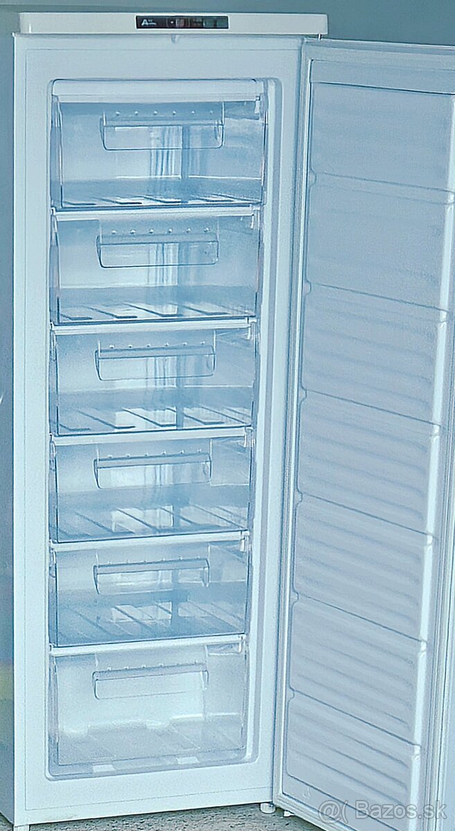 Šuflíková mraznička