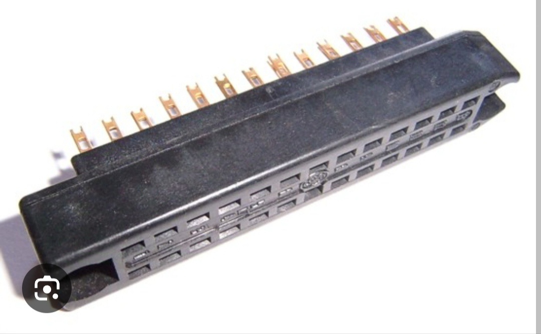 Kúpim čierne konektory URS Tesla