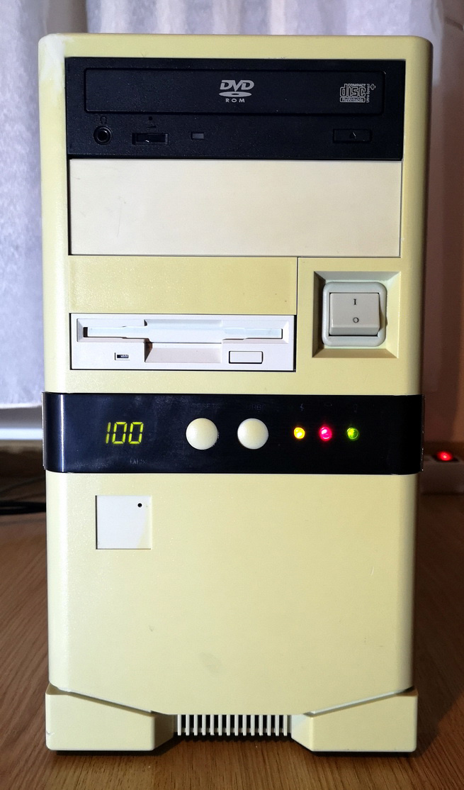 Predám Retro PC 486 DX4 100MHz (36)