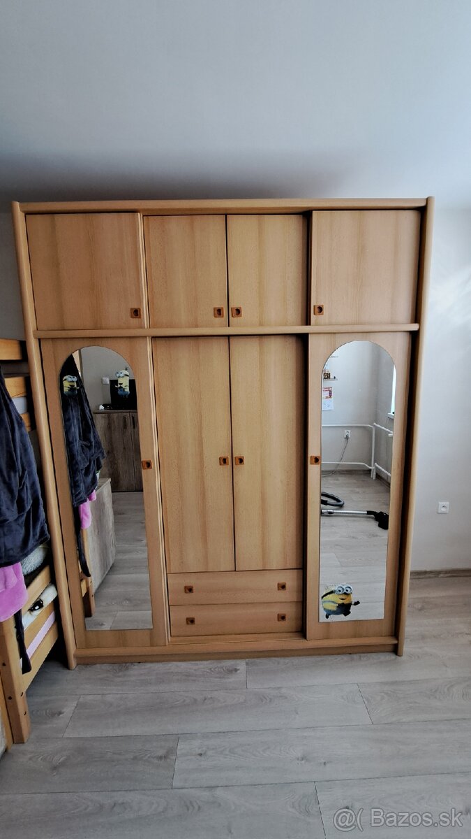 Šatníkova skriňa