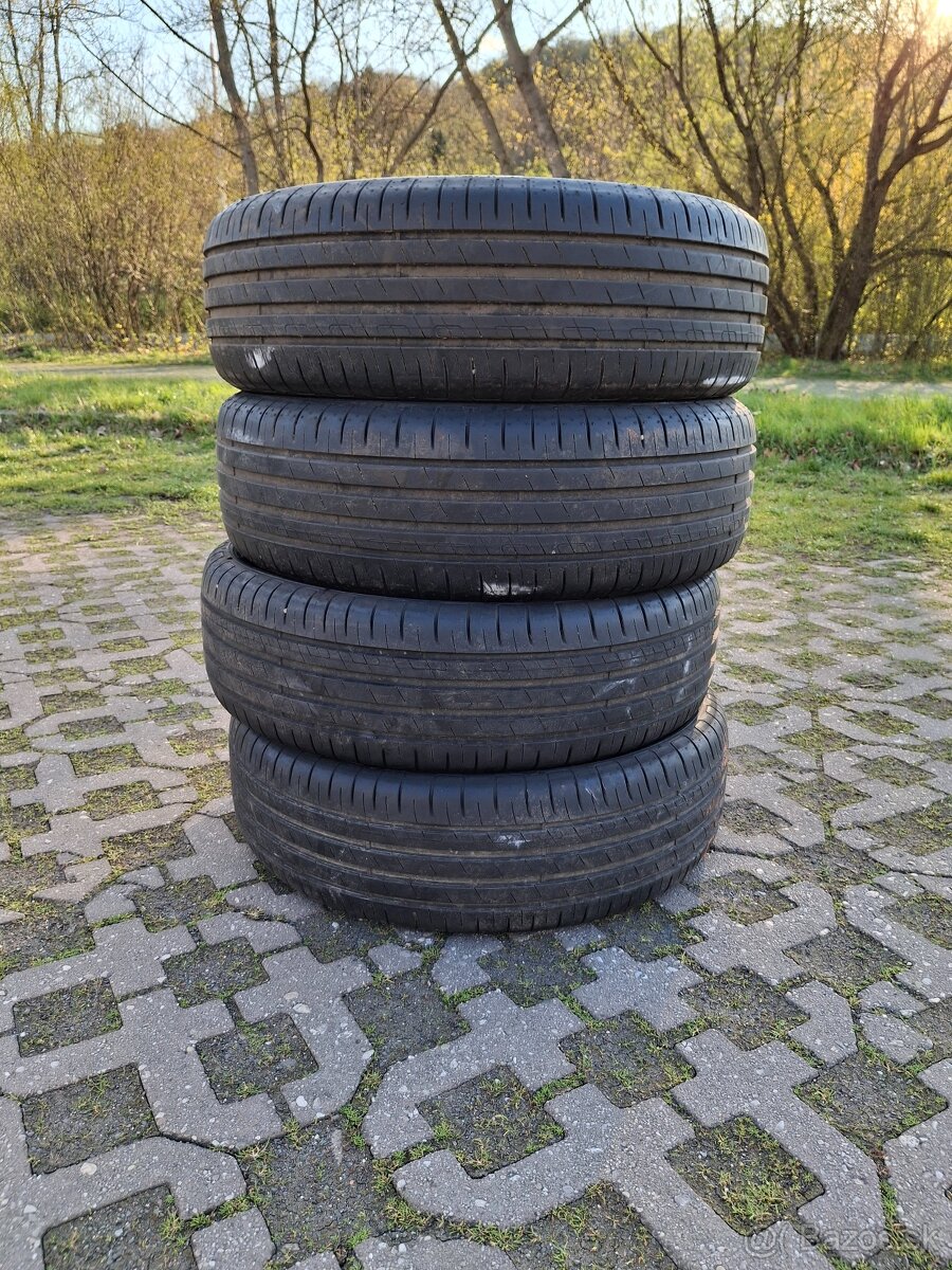 Predam 4ks letnych pneu 225/45R17 Michelin