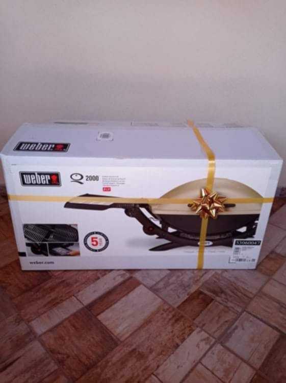 A Weber Q 2000 Titan