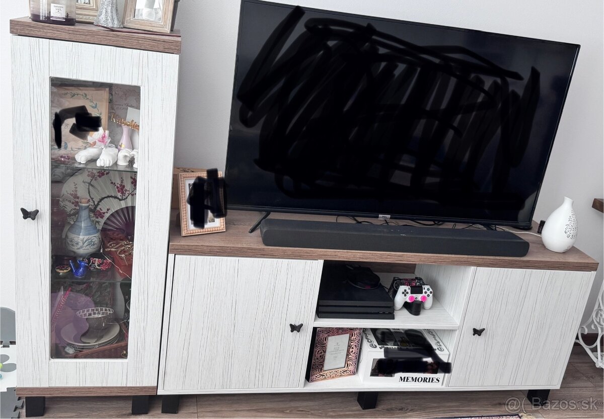 Tv skriňa s vitrinou