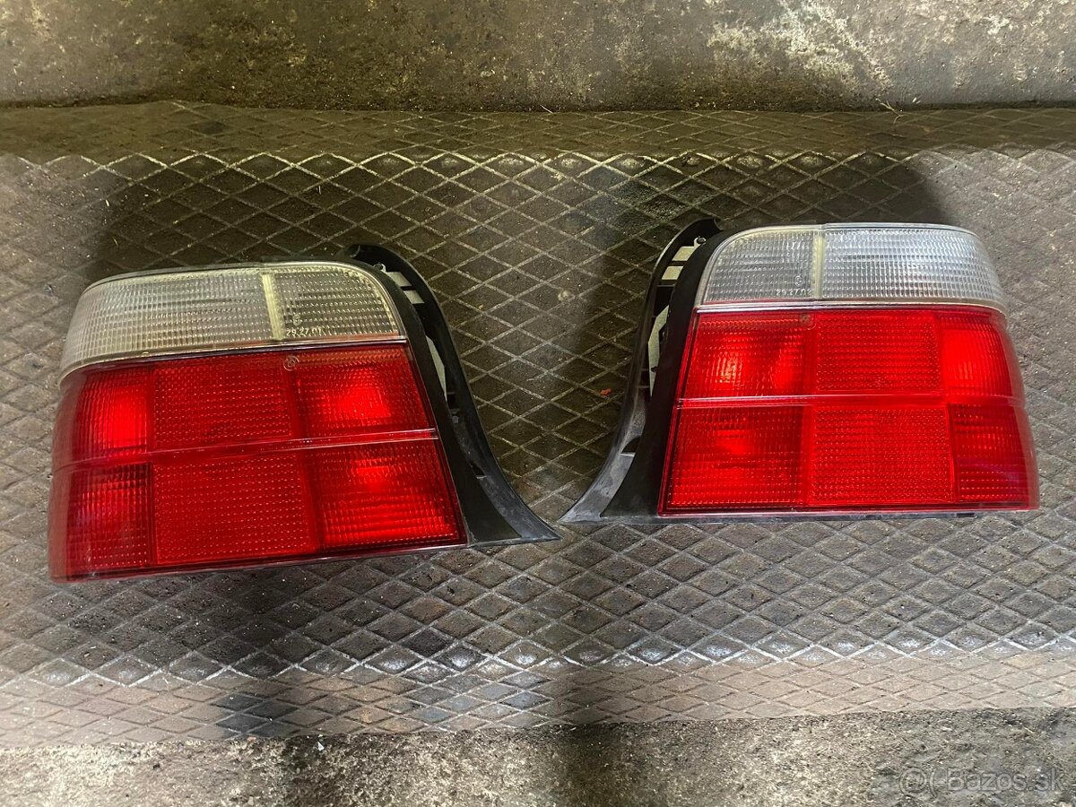 Predám zadné svetlá na BMW e36 COMPACT