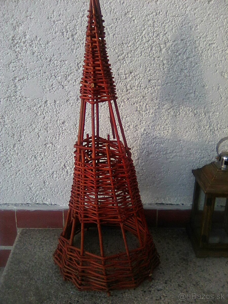 Predám ručne pletený, prútený stromček.