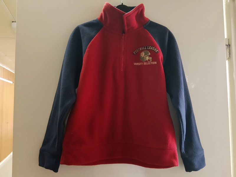 Mikina hrubý flees, veľkosť 146. Tmavomodrá s červenou. Zapí