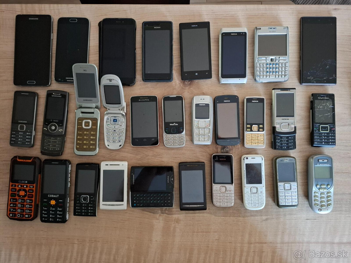 Zbierka retro mobilov